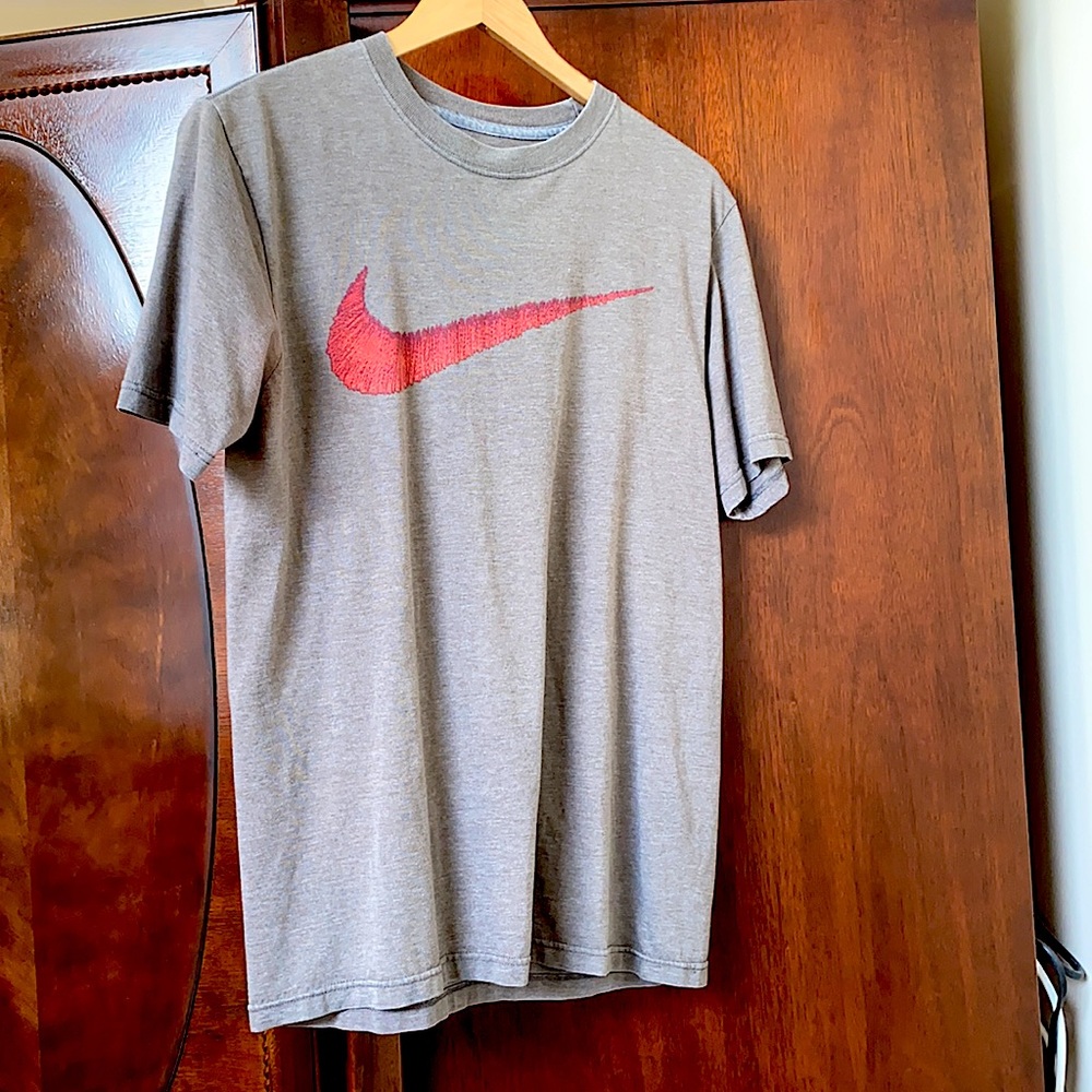 Men’s Nike shirt. Grey with red check. Size M